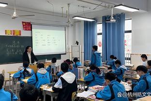 97-98赛季开始至今单节25+次数：库里8次居首 布克5次居次